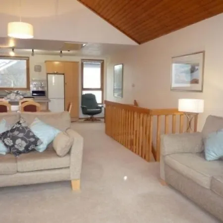 Casa vacanze Bridge 13, Within Walking Distance Of Town Centre, Strictly No Pets *